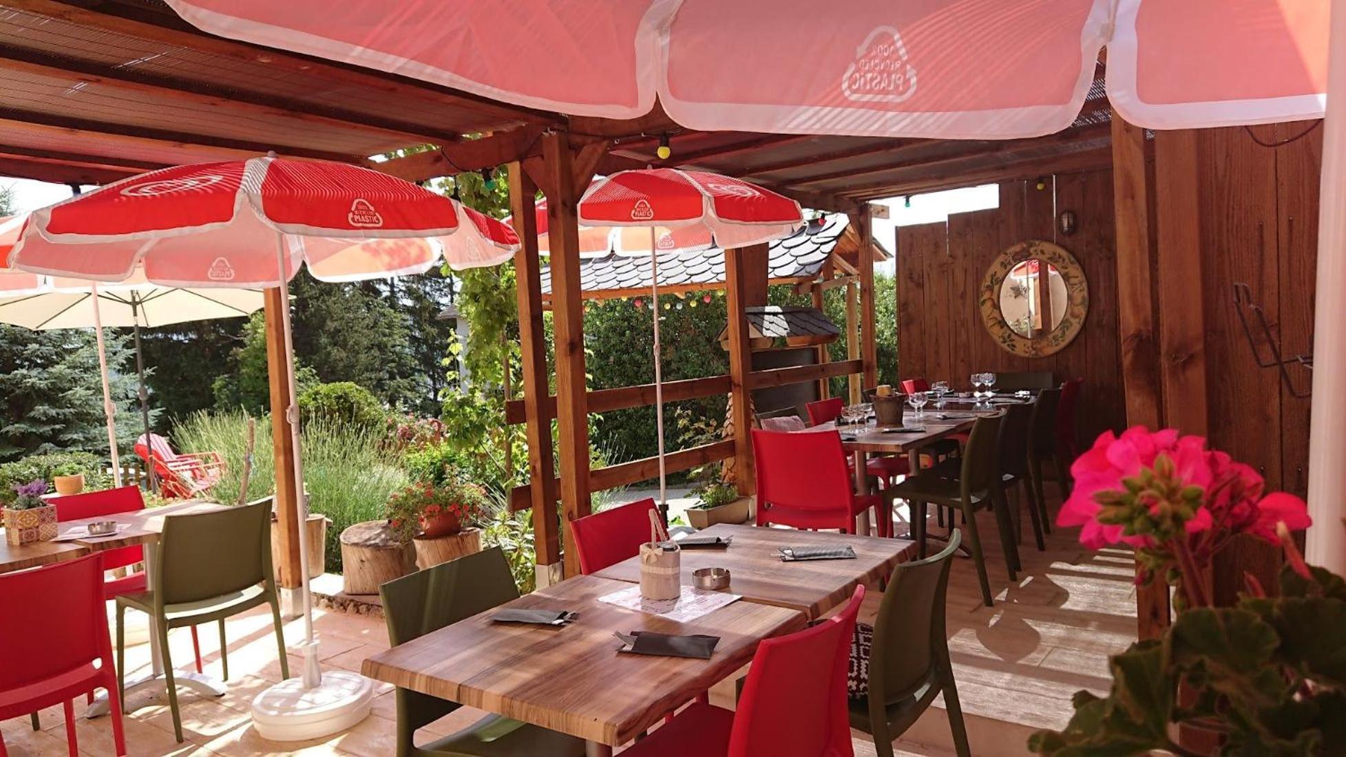 Le Sapin Rouge - Restaurant - Bar - Chambres D'Hotes Artigues  Экстерьер фото