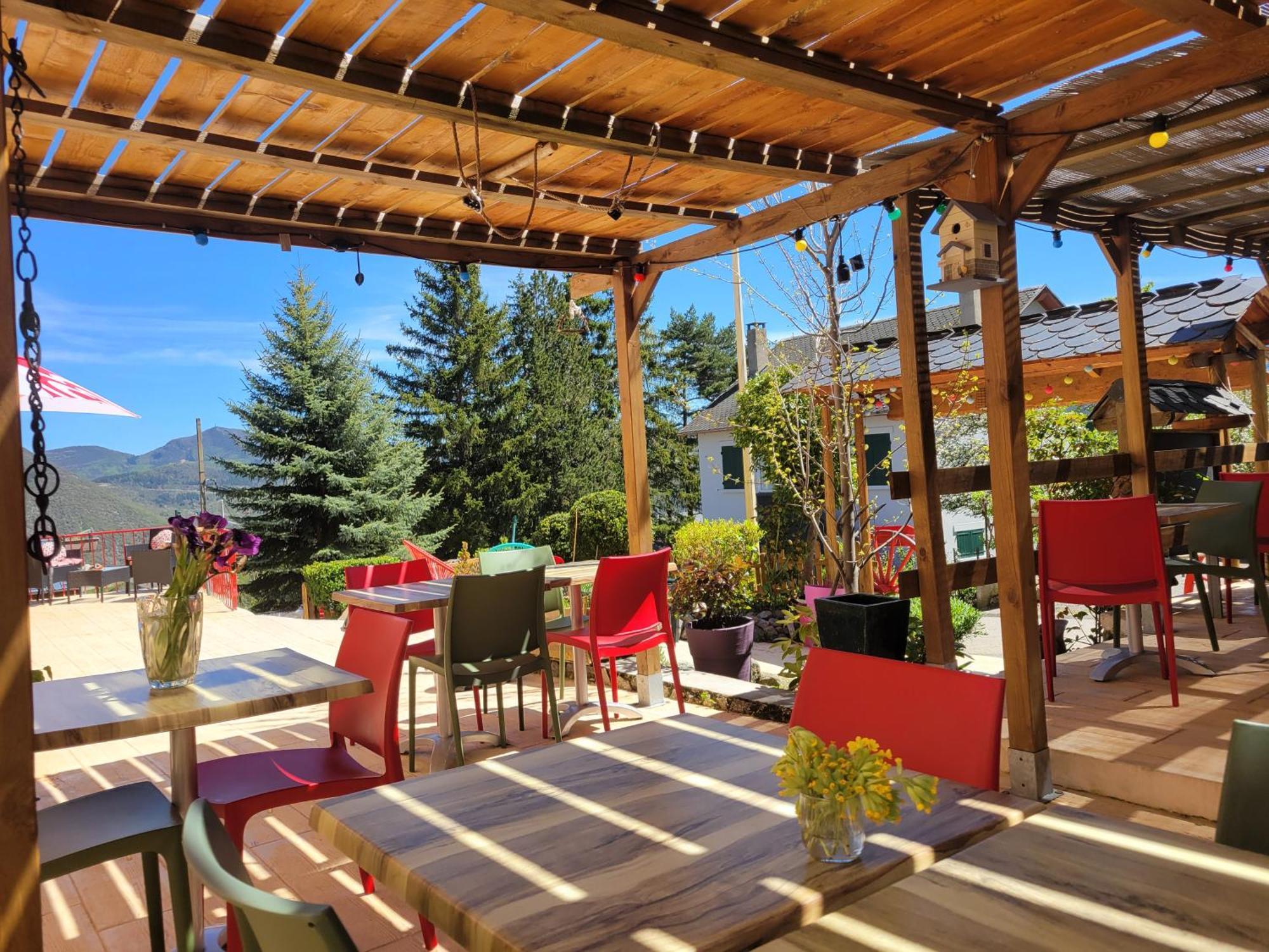 Le Sapin Rouge - Restaurant - Bar - Chambres D'Hotes Artigues  Экстерьер фото